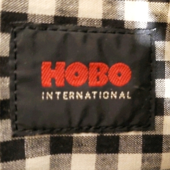 HOBO Int'l Black Patent Leather Quilted Design Shoulder Bag - Picture 4 of 9